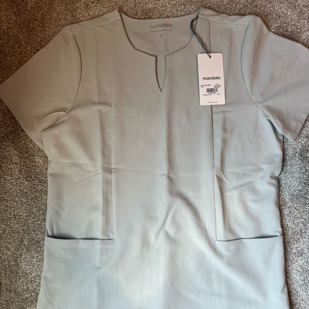 Women's 5 Pocket Notch Neck Scrub Top